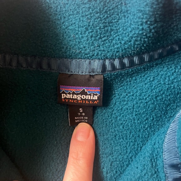 Patagonia kids Sweater in Teal and Red - Picture 2 of 2